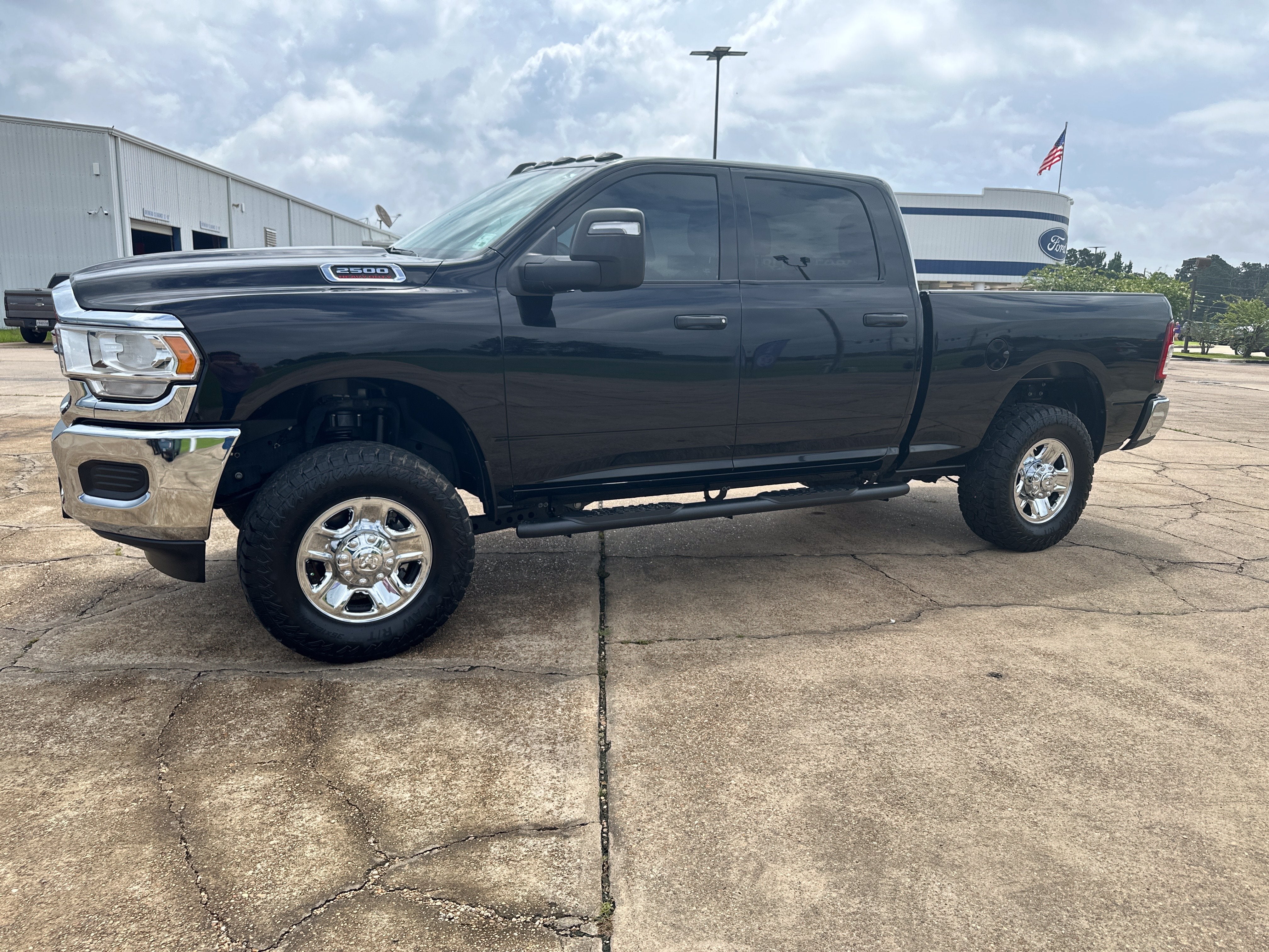 2024 RAM 2500 Tradesman in Diamond Black — front three-quarter view